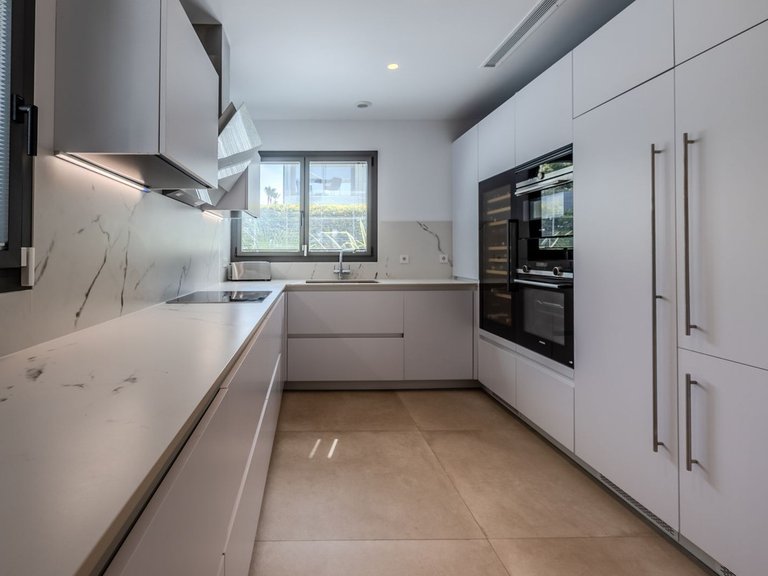 Villa for Sale in Puerto Banús, Malaga 9