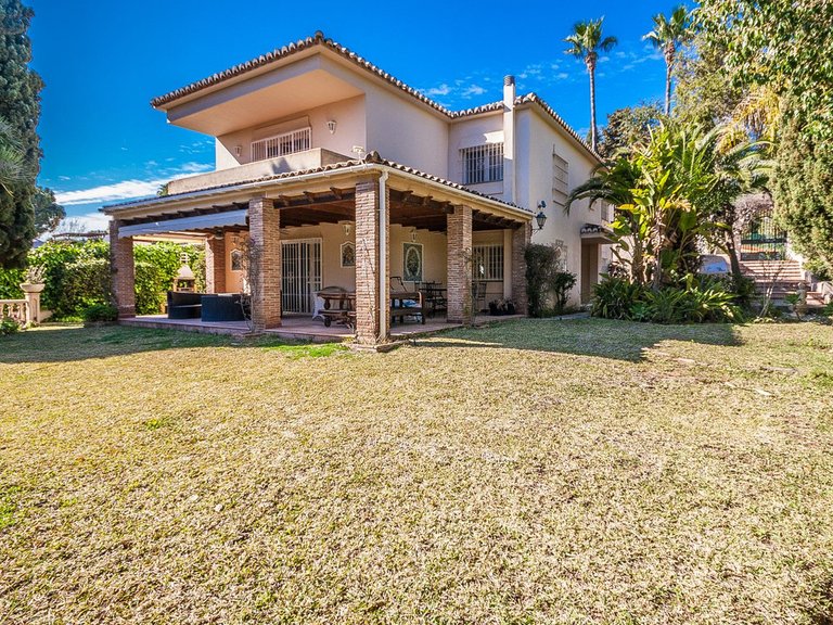Villa for Sale in Calahonda, Malaga 1