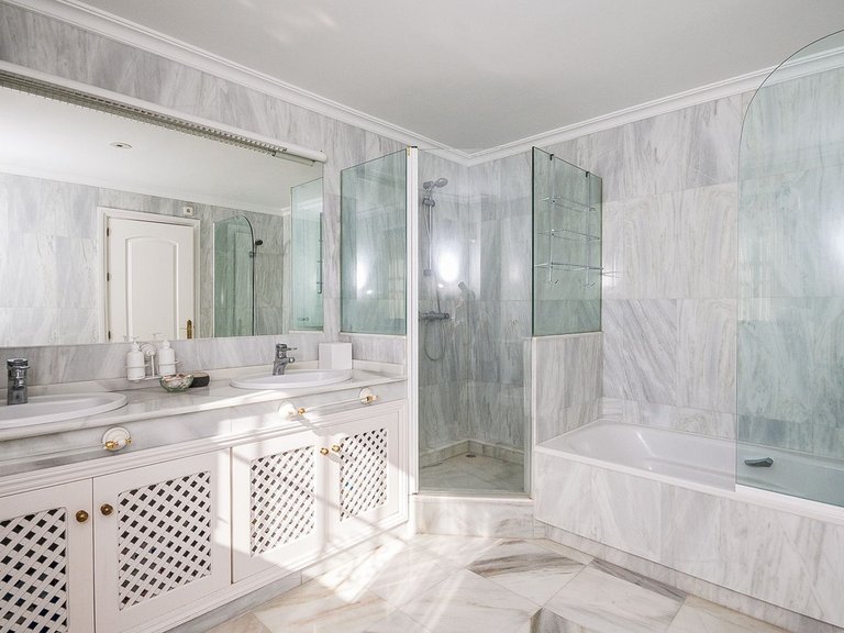 Villa for Sale in Calahonda, Malaga 11