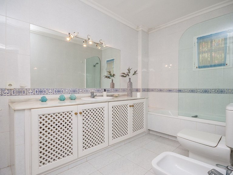 Villa for Sale in Calahonda, Malaga 13