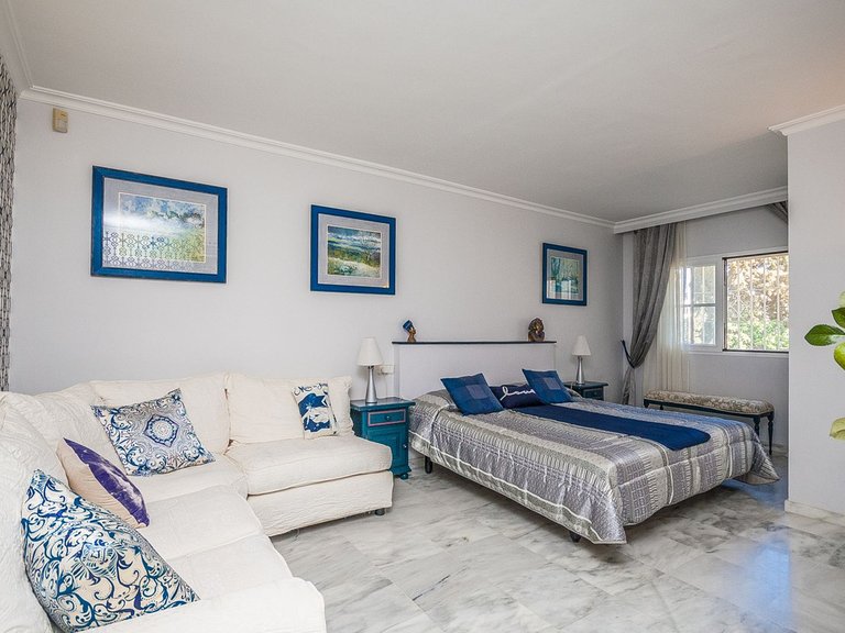 Villa for Sale in Calahonda, Malaga 14