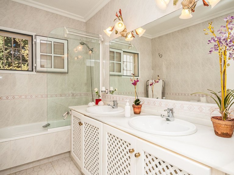 Villa for Sale in Calahonda, Malaga 16