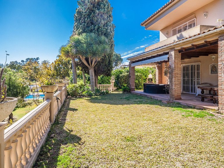 Villa for Sale in Calahonda, Malaga 19
