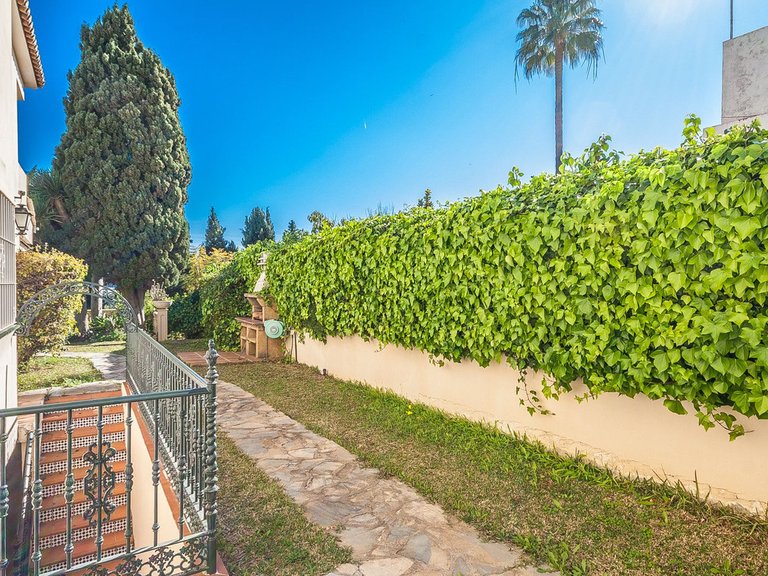 Villa for Sale in Calahonda, Malaga 27
