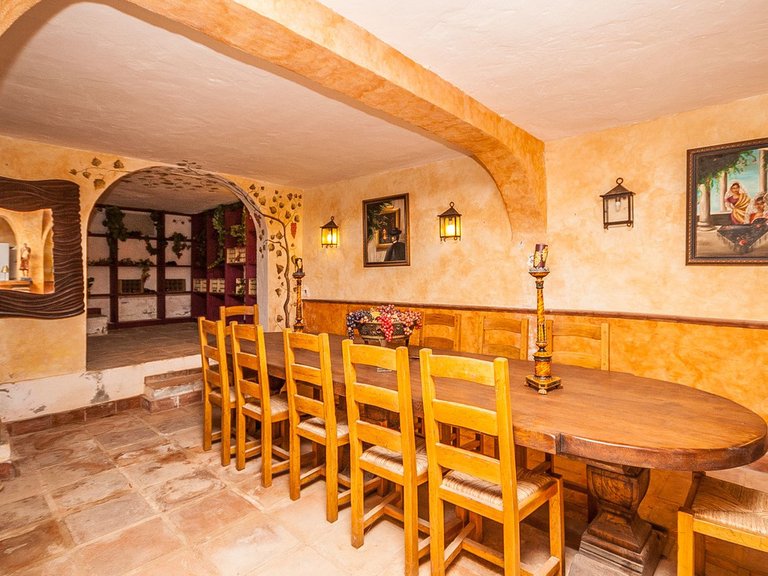 Villa for Sale in Calahonda, Malaga 28