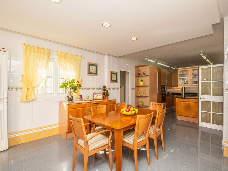 Villa for Sale in Calahonda, Malaga 9