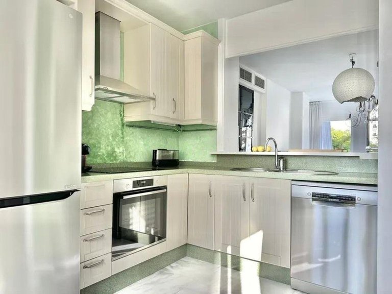Apartment for Sale in The Golden Mile, Malaga 10