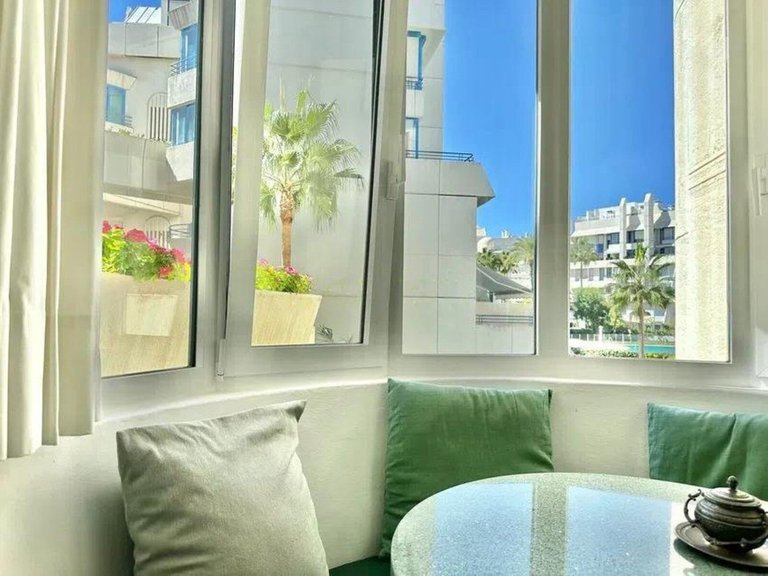 Apartment for Sale in The Golden Mile, Malaga 11
