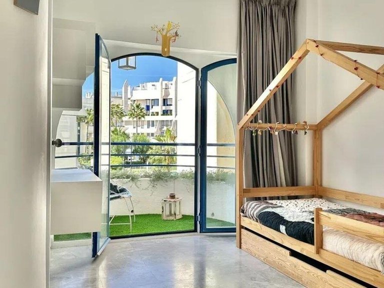 Apartment for Sale in The Golden Mile, Malaga 18