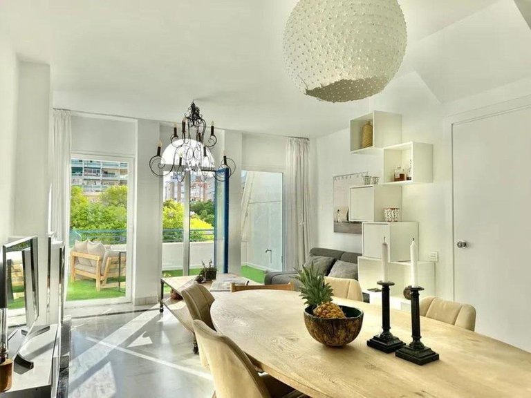 Apartment for Sale in The Golden Mile, Malaga 2