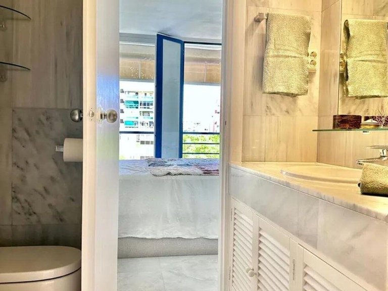 Apartment for Sale in The Golden Mile, Malaga 21
