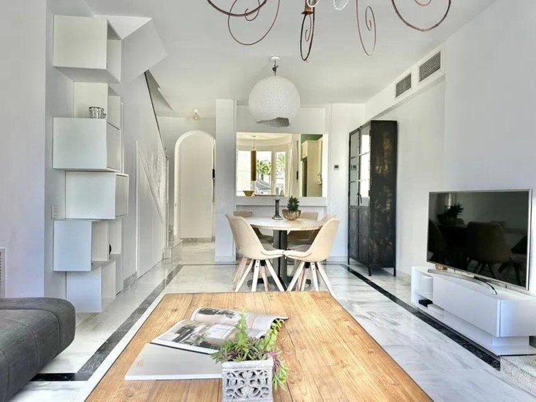 Apartment for Sale in The Golden Mile, Malaga 8