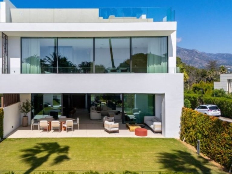 Villa for Sale in Nueva Andalucía, Malaga 2