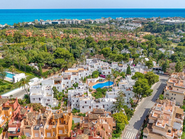 Villa for Sale in Nueva Andalucía, Malaga 1