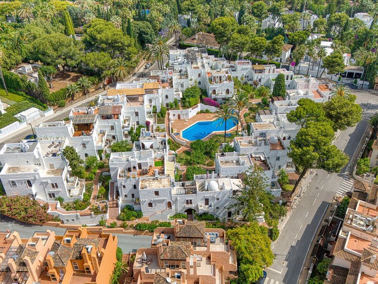 Villa for Sale in Nueva Andalucía, Malaga 6