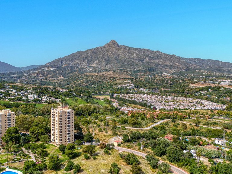 Villa for Sale in Nueva Andalucía, Malaga 7