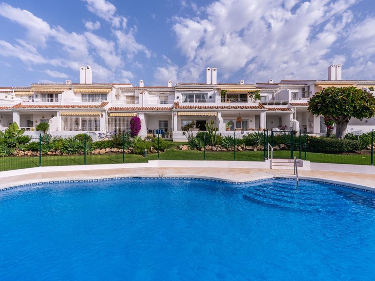 Apartment for Sale in El Paraiso, Malaga 16
