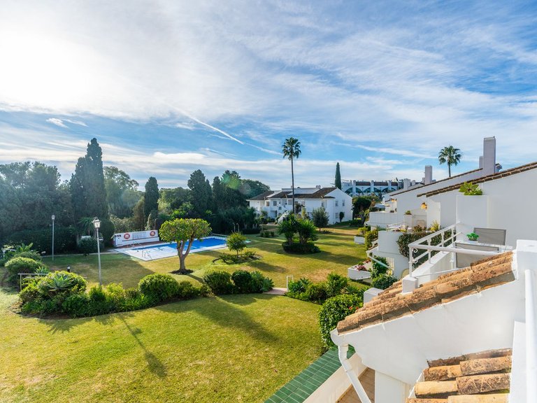 Apartment for Sale in El Paraiso, Malaga 2