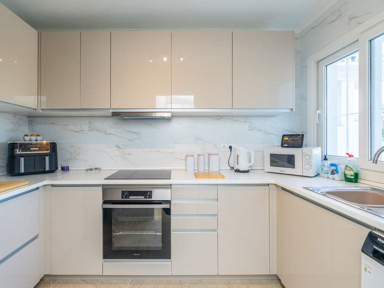 Apartment for Sale in El Paraiso, Malaga 4