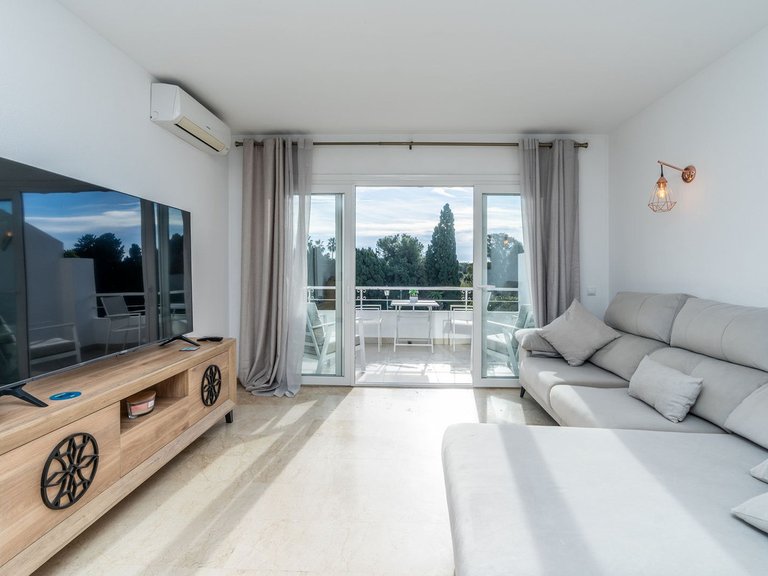Apartment for Sale in El Paraiso, Malaga 5