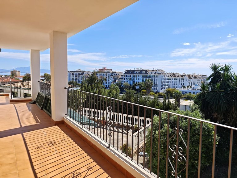 Villa for Sale in San Luis De Sabinillas, Malaga 24