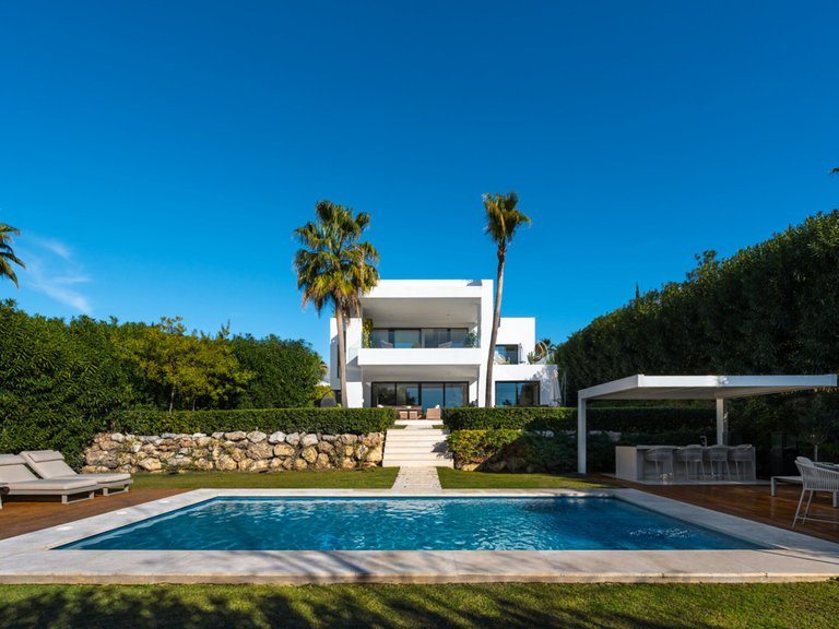Villa for Sale in Nueva Andalucía, Malaga 3