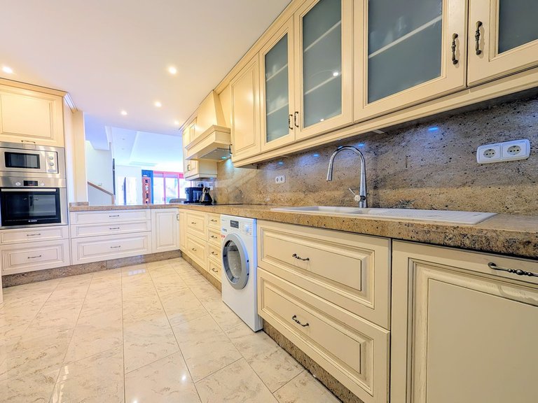 Apartment for Sale in New Golden Mile, Malaga 14