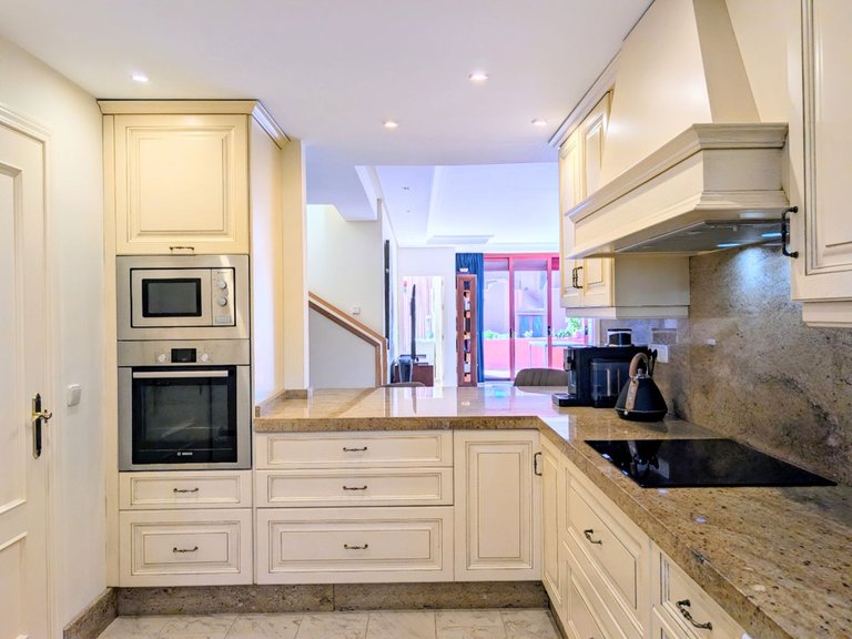 Apartment for Sale in New Golden Mile, Malaga 15