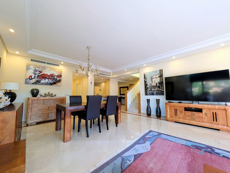 Apartment for Sale in New Golden Mile, Malaga 17