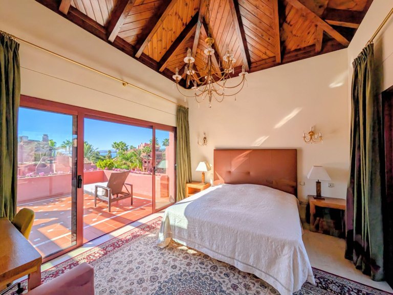 Apartment for Sale in New Golden Mile, Malaga 3
