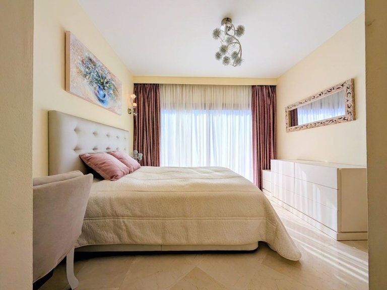 Apartment for Sale in New Golden Mile, Malaga 32