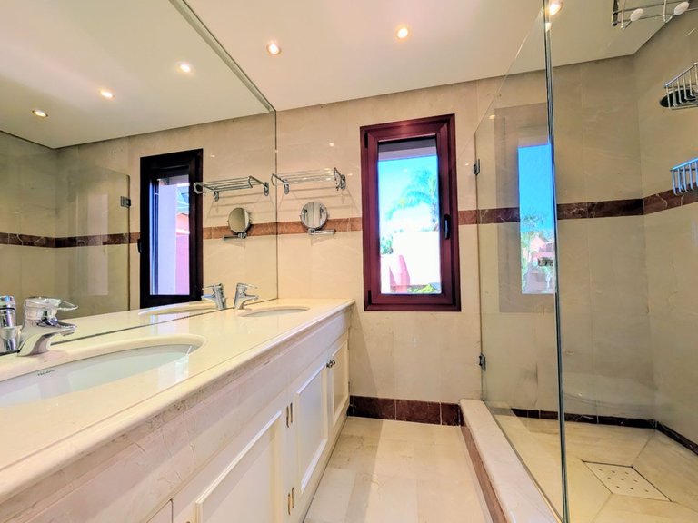 Apartment for Sale in New Golden Mile, Malaga 39