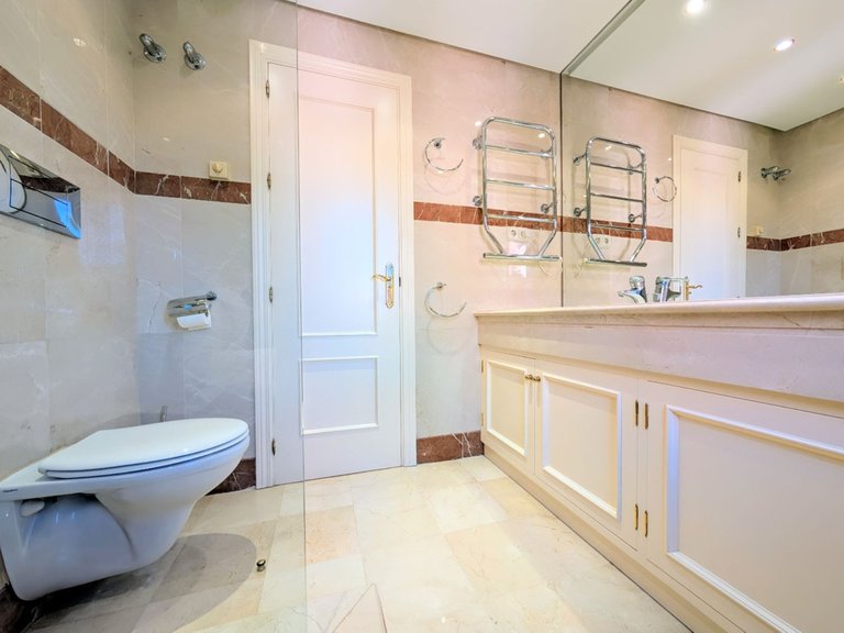 Apartment for Sale in New Golden Mile, Malaga 40
