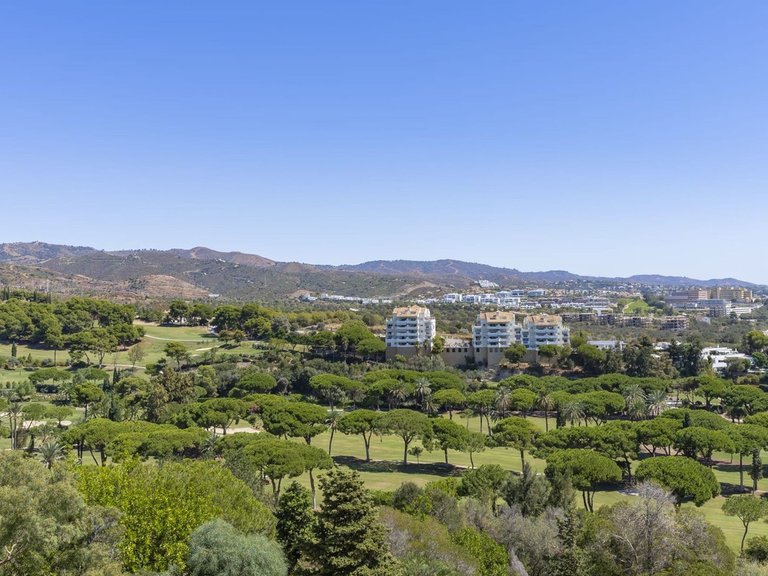 Villa for Sale in Rio Real Golf, Malaga 16