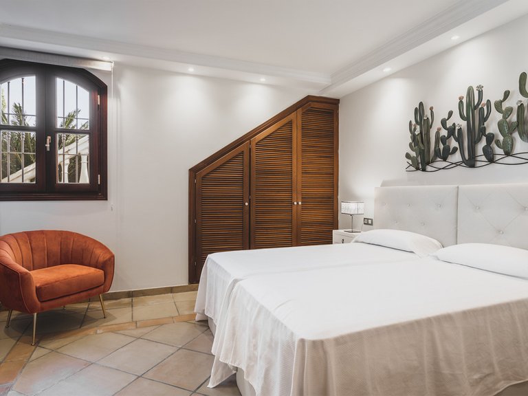 Villa for Sale in Estepona, Malaga 26