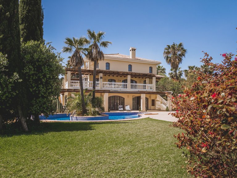 Villa for Sale in Estepona, Malaga 35
