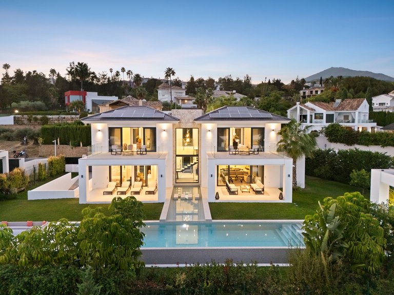 Villa for Sale in Benahavís, Malaga 1