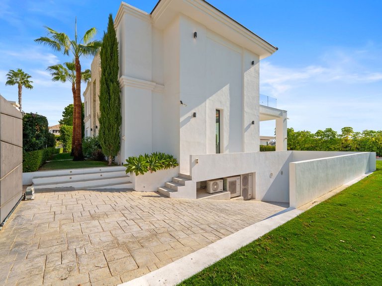 Villa for Sale in Benahavís, Malaga 21