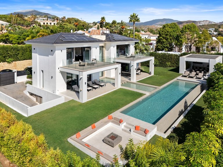 Villa for Sale in Benahavís, Malaga 35