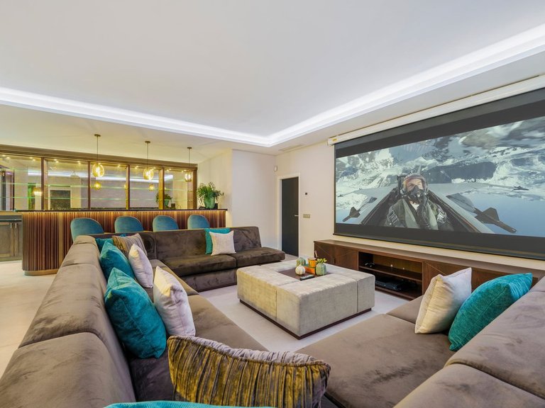 Villa for Sale in Benahavís, Malaga 42