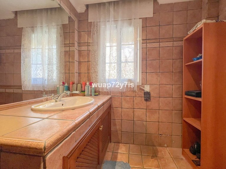 Villa for Sale in Estepona, Malaga 24