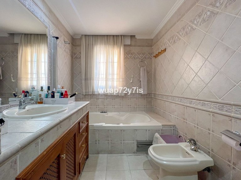 Villa for Sale in Estepona, Malaga 28