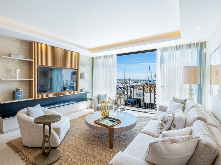 Apartment for Sale in Puerto Banús, Malaga 1
