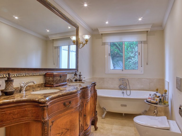 Villa for Sale in Marbella, Malaga 27