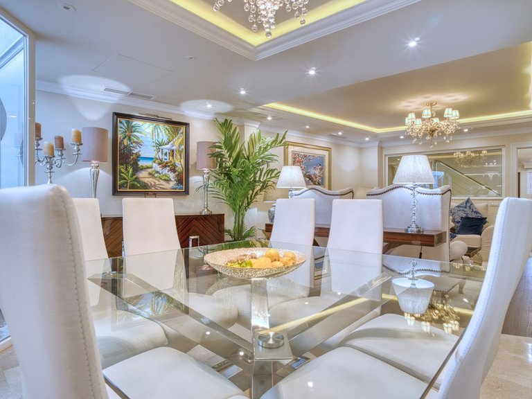 Villa for Sale in Marbella, Malaga 8