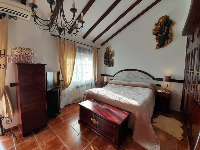 Villa for Sale in Las Lagunas, Malaga 12