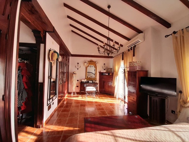 Villa for Sale in Las Lagunas, Malaga 16
