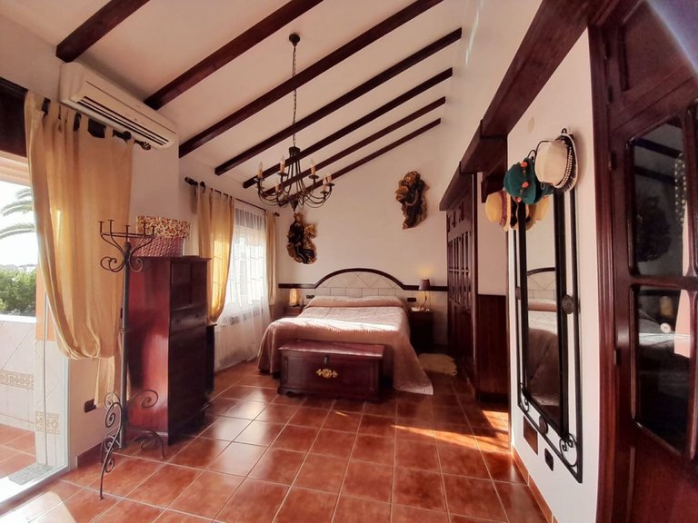 Villa for Sale in Las Lagunas, Malaga 2
