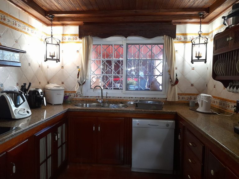 Villa for Sale in Las Lagunas, Malaga 5
