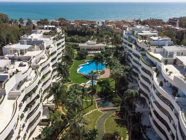 Apartment for Sale in Puerto Banús, Malaga 1